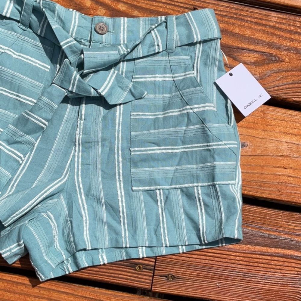 NWT Women’s O’Neill  Blue/White Textured Striped Shorts Sizes 24, 25, 26 - Picture 4 of 14
